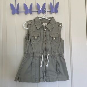 EUC | Aspen Kids girl’s gray cargo vest — size 5‎